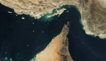 Власти Ирана: Ормузский пролив открыт, но военные корабли США могут быть атакованы