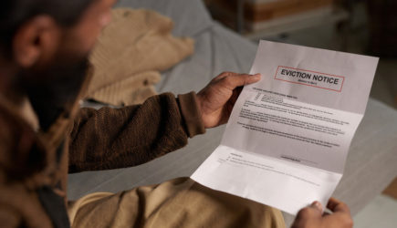 SHOT: российских туристов в ОАЭ выселяют из отелей, несмотря на опасность