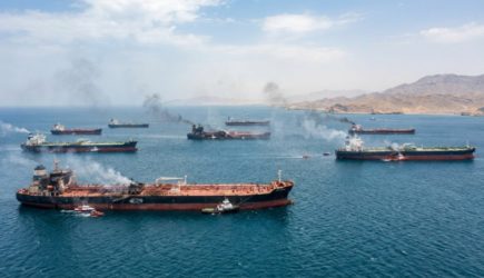 КСИР: в Ормузском проливе нанесены удары по десяти нефтяным танкерам