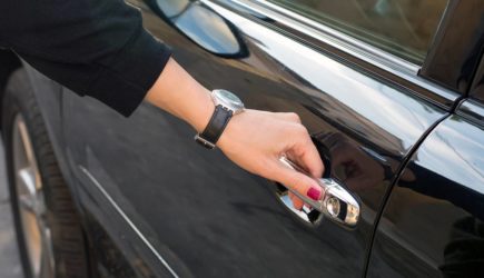 40-летняя учительница 22 раза изнасиловала школьника в своей машине