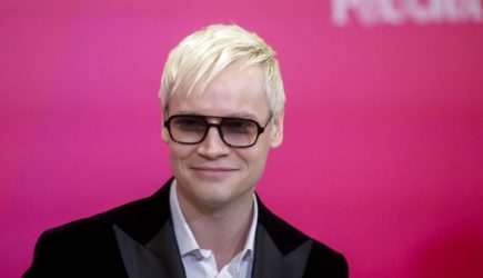 SHAMAN впервые раскрыл свой диагноз, из-за которого поет «наощупь»