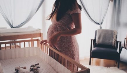 Россиянок, не планирующих ребенка, хотя направить к психологам