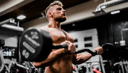 Мужчинам назвали способ создать привлекающее женщин тело