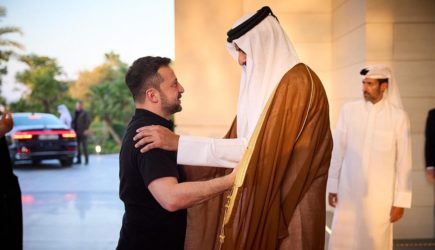 «Кровавому клоуну не вывернуться»: Зеленскому предрекли бегство в арабский мир