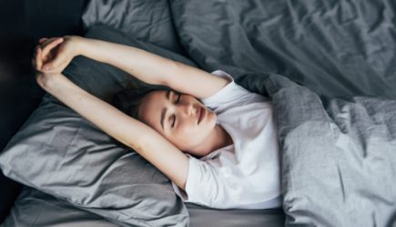 Хватит смотреть в потолок: три секрета англичанина, как мгновенно уснуть после ночного пробуждения