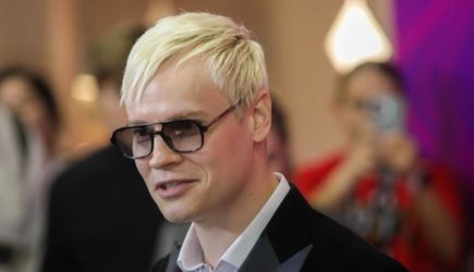 «Лучше лизнуть лед Байкала»: SHAMAN ответил хейтерам жесткой фразой про Запад