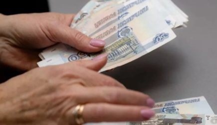 Пенсионеры со стажем от 20 лет могут оформить перерасчет региональных выплат