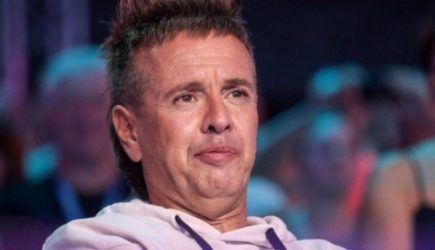 Андрей Губин стал жертвой сталкера: фанатка преследует певца у его дома