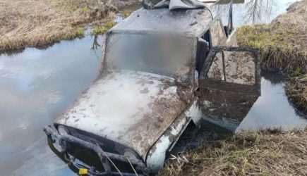 В автомобиле под Москвой нашли тела троих мужчин