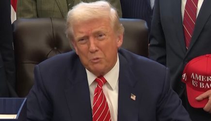 «Просто мстит»: в ЕС заявили об ответе Трампа на мощную атаку по России