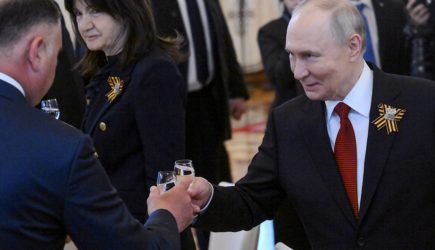 Путин поднял тост за победителей