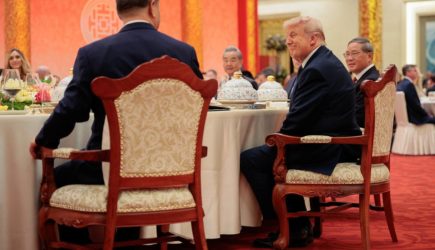 Трампа заставили есть овощи в Китае