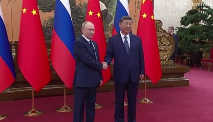 &laquo;Дракон в дружеских объятиях медленно задушит медведя&raquo;: Девятов о переговорах Путина и Си Цзиньпина