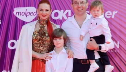 Лена Катина разлучается с семьей на лето ради сложного графика отпусков