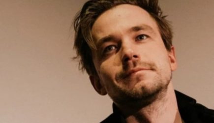 Александр Петров пресек слухи об отъезде и признался в тоске по родине