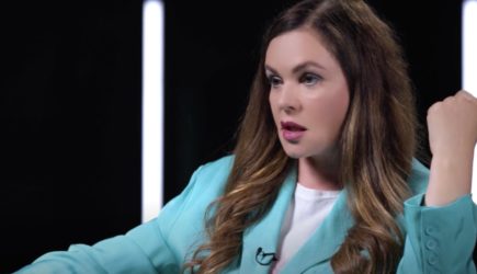 «Заморозила время или легла под нож?»: вся правда о неестественной молодости 60-летней Екатерины Андреевой