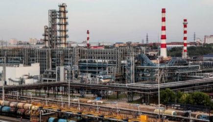 ВСУ ударили по Московскому НПЗ: Киев запустил с полуночи на столицу 60 БПЛА