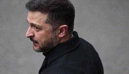 Захарова обвинила Зеленского в превращении людей в кровавые козыри