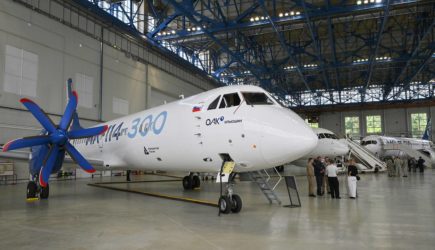 Новому российскому самолету не разрешили летать в дождь, жару и холод