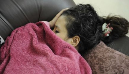 Ученые выяснили, почему нельзя спать под шум телевизора