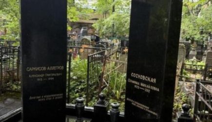 Ирина Аллегрова установила на могиле родителей памятники с особым смыслом