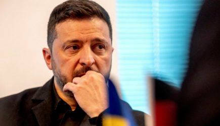 «Пока Киев горел». СМИ раскрыли состояние Зеленского после удара