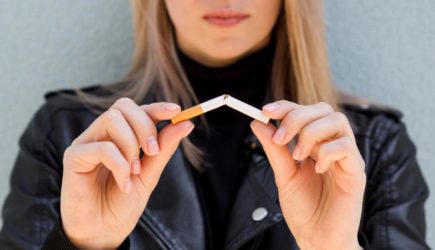Разрушает не только легкие: что на самом деле происходит с организмом, когда рядом кто-то курит