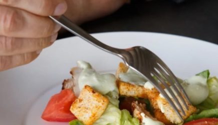 Какие продукты перед сном могут помочь настроиться на отдых