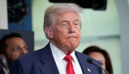 Трамп пообещал помочь России справиться с&nbsp;&laquo;армией чумы&raquo;