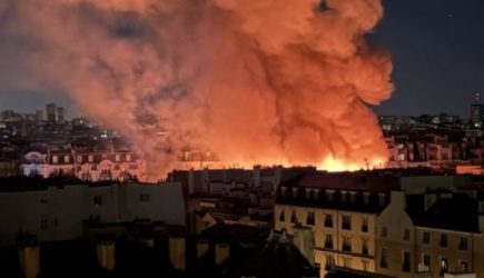 В Париже сгорел один из старейших рынков